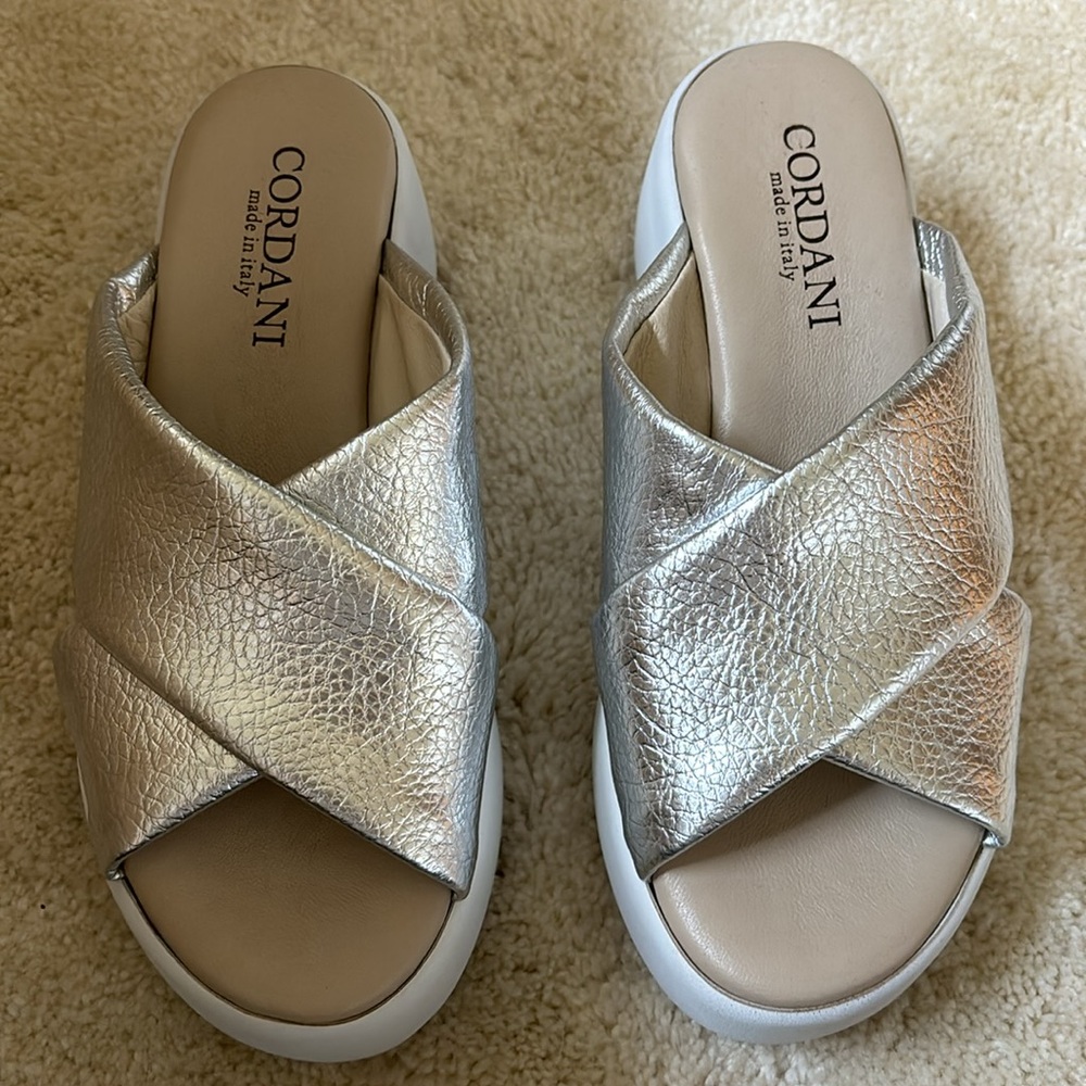Brand new Cordani metallic sandal